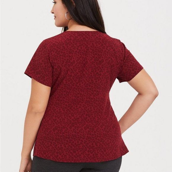 Torrid Burgundy Animal Print Blouse Chablis Button-Front Top Plus Size 5 5X - Picture 2 of 9